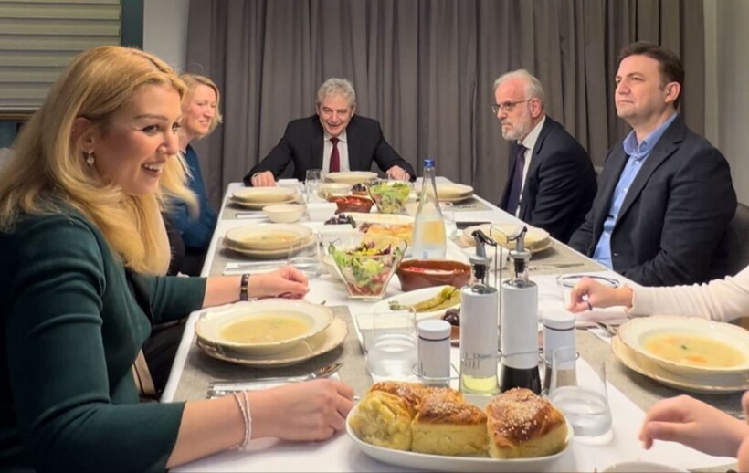 Bujar Osmani iftarin e parë e pret me Ali Ahmetin dhe kryeministrin Talat Xhaferi