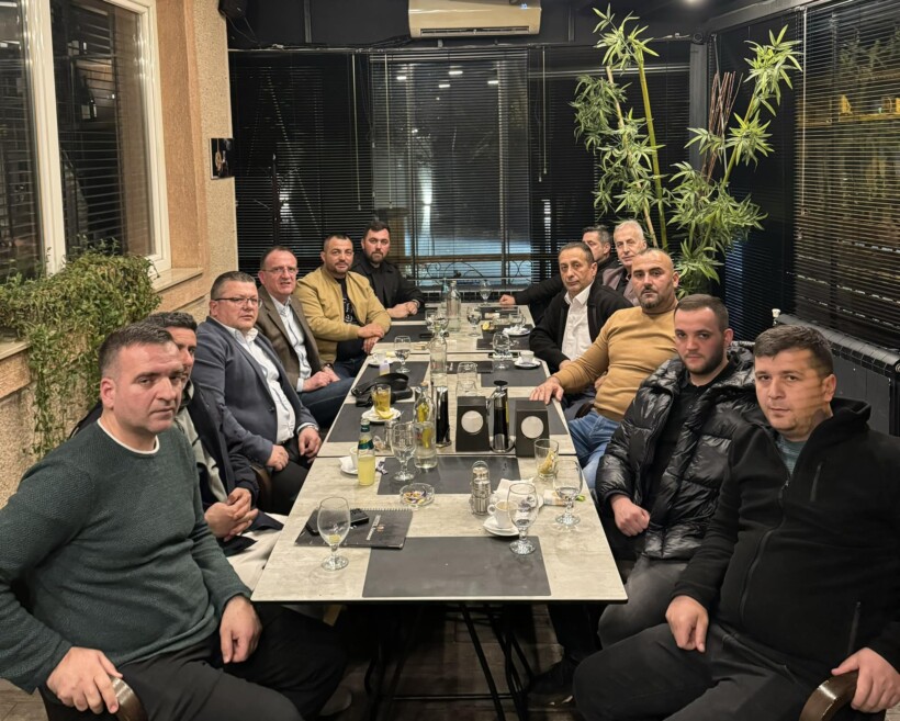 Arben Taravari në iftar me shokë dhe miq që rikthehen në ASH