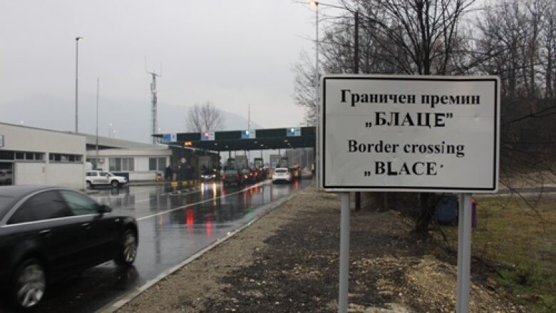 Ndalohet një shtetas i Kosovës në Bllacë, ka tentuar të korruptojë policinë kufitare