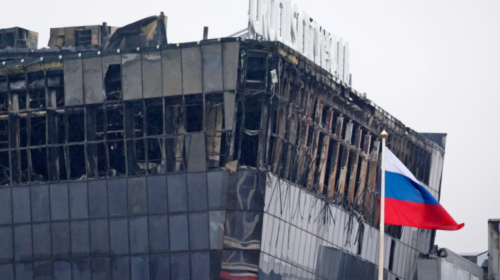 Shuhet zjarri në sallën ku ndodhi masakra në Moskë