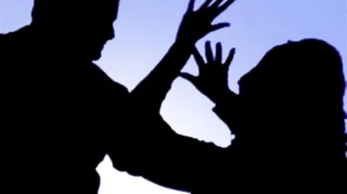 Kallëzim penal për një zyrtar policor për dhunë në familje