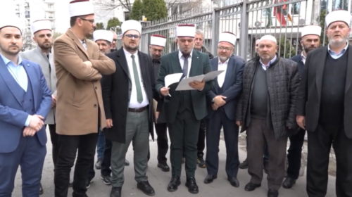 (VIDEO) Hoxhallarët e Tetovës shkojnë në konak të reisit