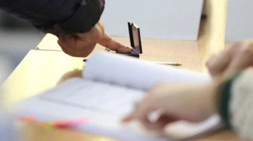 (VIDEO) Qytetarët me dokumente të skaduara nga data 24 korrik 2023 do të mund të votojnë