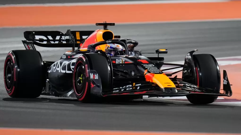 Verstappen dhe Red Bull bëjnë ligjin në garën e parë sezonale