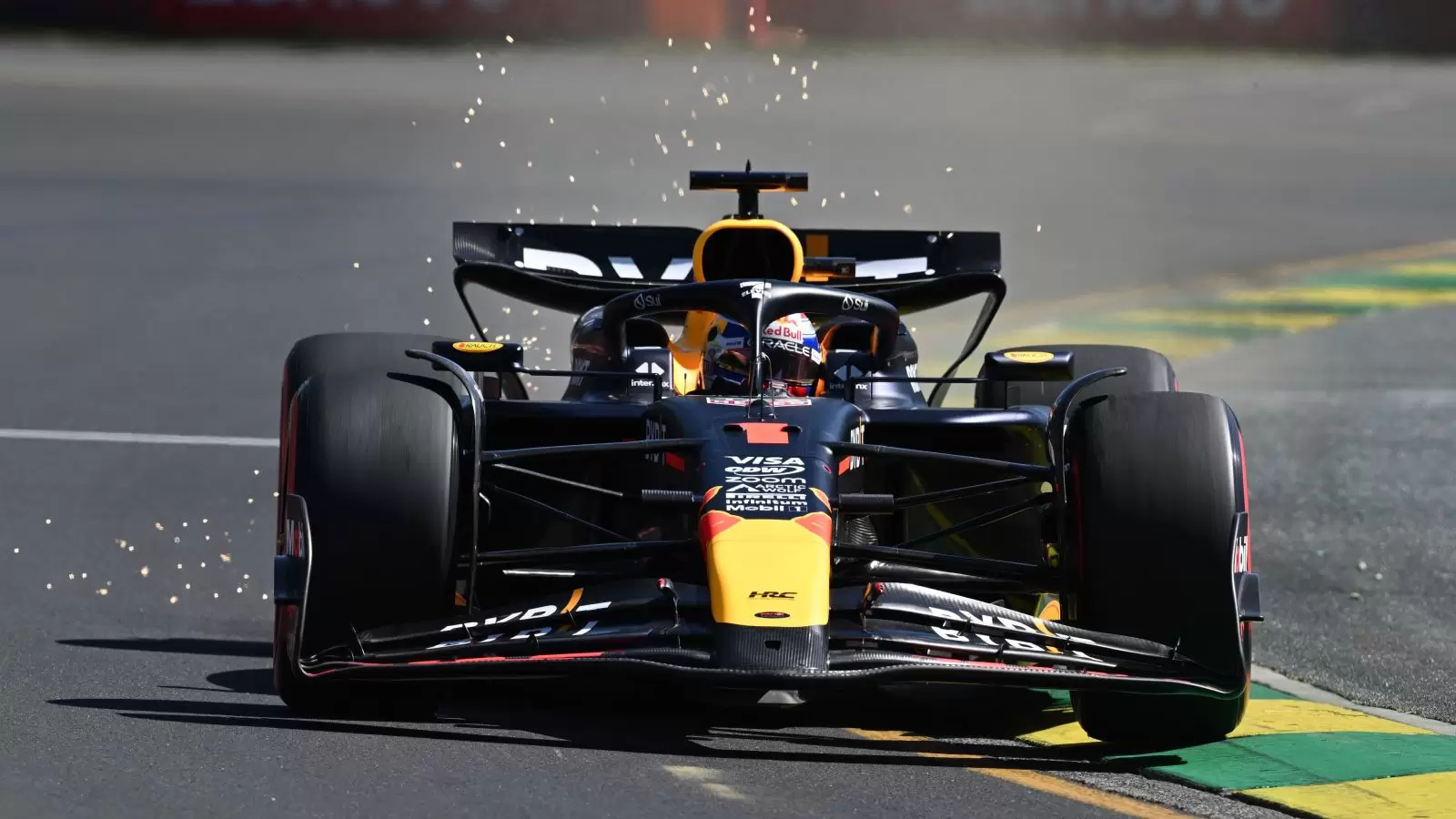 Verstappen tjetër “pole position”, Sainz i dyti dy javë pas operacionit, zhgënjen Mercedes
