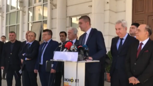 (VIDEO) Mickoski nënshkruan kartën për koalicion strategjik me partnerët