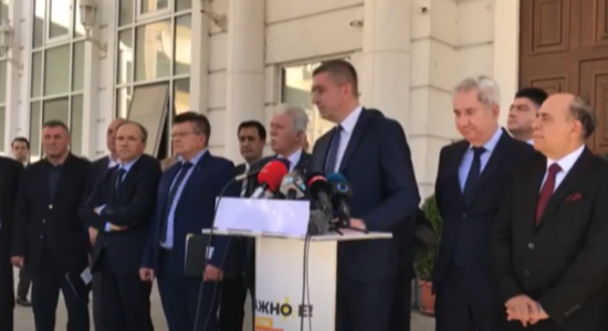 (VIDEO) Mickoski nënshkruan kartën për koalicion strategjik me partnerët