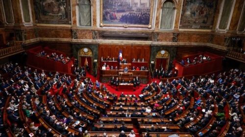 Franca shpall abortin të drejtë kushtetuese, ligji miratohet me shumicë dërrmuese