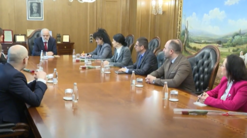 (VIDEO) Kryeministri Xhaferi takohet me përbërjen e re të antikorrupsionit, i premton mbështetje