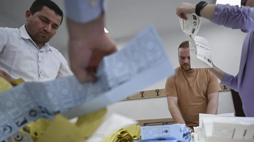 Zgjedhjet lokale në Türkiye, vazhdon numërimi i votave derisa diferenca mbetet e ngushtë