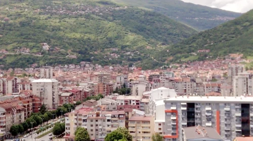 Të gjitha 117 qendrat e votimit në Tetovë janë hapur në kohë, votimi zhvillohet pa probleme