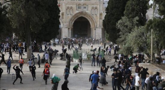 Brenda një jave, mbi 4.300 hebrenj fanatikë bastisën xhaminë Al-Aksa