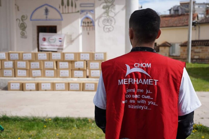 OKH MERHAMET: Vazhdon shpërndarja e pakove ushqimore në Shkup, Cërnilishtë dhe Manastir