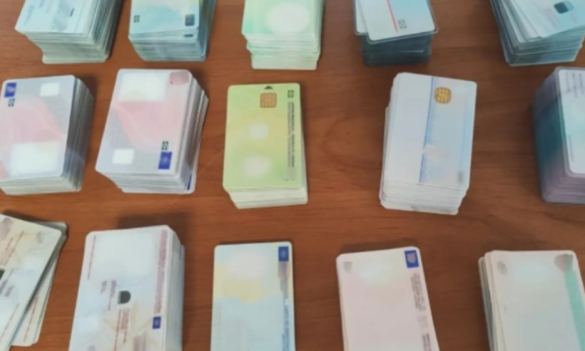 Policia greke gjeti 600 dokumente bosh të falsifikuara, arrestohen dhe dënohen dy maqedonas