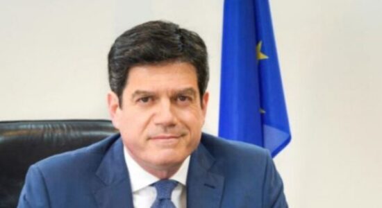 Mihalis Rokas emërohet zyrtarisht euroambasador i ri në Shkup