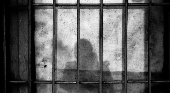 Vdes një i burgosur 23-vjeçar në Burgun e Shutkës