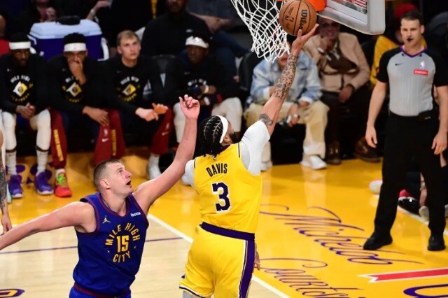 Playoff NBA, Denver “shuan” Lakers, Embid heroik përballë Knicks