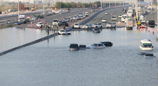 Katër të vdekur nga përmbytjet në Emiratet e Bashkuara Arabe, vazhdojnë problemet në Dubai