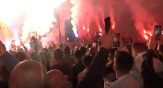 (VIDEO) Kampi politik shqiptar, VLEN akuzoi Frontin për “blerje të fitores”