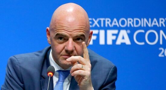 FIFA, luftë të hapur menaxherëve dhe ndërmjetësve: Paratë po i zhvaten futbollit