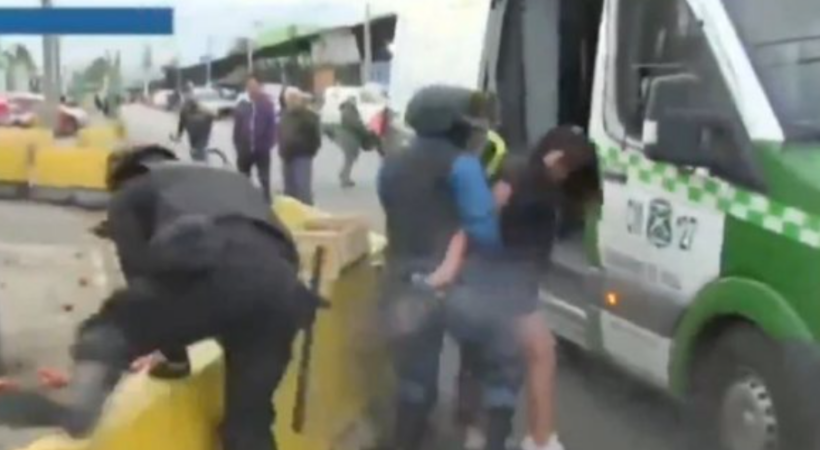VIDEO/ Po shoqërohej nga policia, gruaja i merr armën efektivit dhe plagos 3 persona në Kili