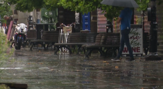 (VIDEO) Deri të premten mot i paqëndrueshëm dhe me reshje të shiut