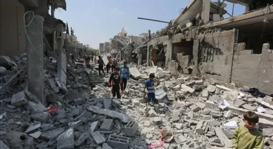Të paktën 10 të vrarë në një sulm ajror të Izraelit në kampin e refugjatëve në Gaza