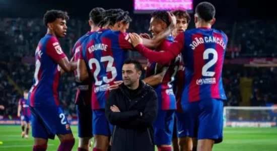 Vendosi të qëndrojë te Barcelona, zbulohet arsyeja pse Xavi ndryshoi mendje
