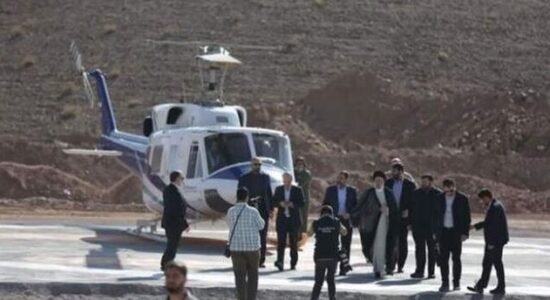 Pak para aksidentit, del fotoja e presidentit Raisi para se të hipi në helikopterin që u rrëzua