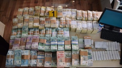 (FOTO) Aksioni i Policisë në veri, u konfiskuan rreth 75 milionë dinarë, 1.6 milion euro, dollarë e franga