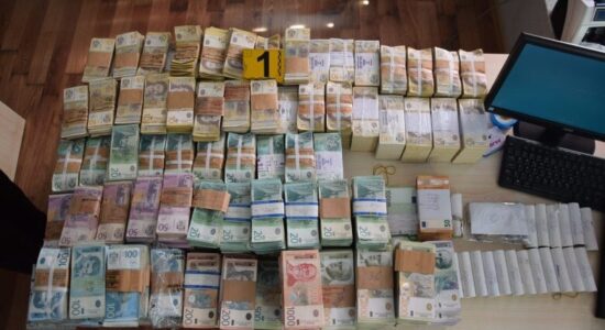 (FOTO) Aksioni i Policisë në veri, u konfiskuan rreth 75 milionë dinarë, 1.6 milion euro, dollarë e franga