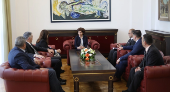 Presidentja Siljanovska-Davkova priti në takim rektorët e universiteteve shtetëtore