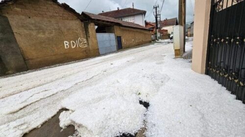 (VIDEO) Era dhe breshëri shkaktuan dëmë të mëdha në disa pjesë të vendit