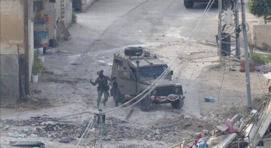 Ushtria izraelite kryen bastisje në Bregun Perëndimor të pushtuar