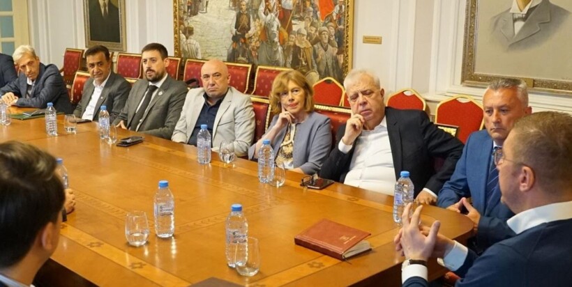 (VIDEO) Mickoski nis bisedimet për qeverinë e re, preferon VLEN-in, nuk e përjashton edhe BDI-në