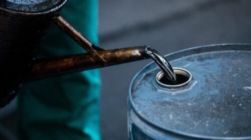 Çmimi i naftës më i ulti në 7 javë, shtohen rezervat amerikane