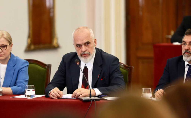 Edi Rama: Çdo anëtar i familjes së PS-së që bën korrupsion është një tradhtar i dyfishtë