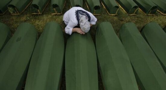 Serbia i hedh ‘shqelmat’ e fundit për Rezolutën e Srebrenicës, Gjuriq: I kemi edhe disa orë