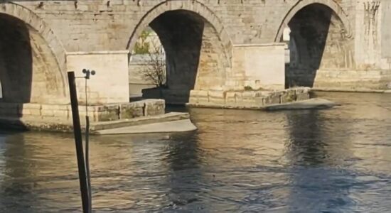 Gjendet një trup i pajetë në lumin Vardar tek ura e Gurit në Shkup