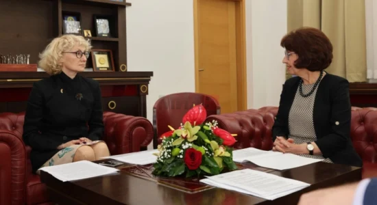 Takimi i presidentes Siljanovska Davkova me ambasadoren ukrainase Dir