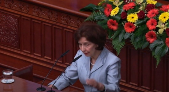 Siljanovska: Do ta respektoj emrin kushtetues të vendit!