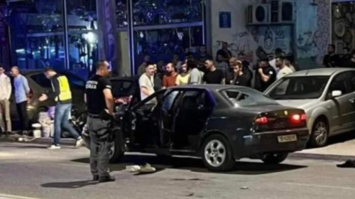 (VIDEO) Të plagosurit në kujdes intensiv, policia po kërkon vrasësit e 29 vjeçarit