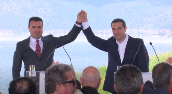 (VIDEO) SYRIZA për deklaratën e Mickoski: Dënojmë shkeljen e re provokuese të Marrëveshjes së Prespës