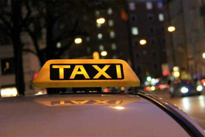 Taksisti vdiq nga sulmi në zemër gjatë transportit të një udhëtari