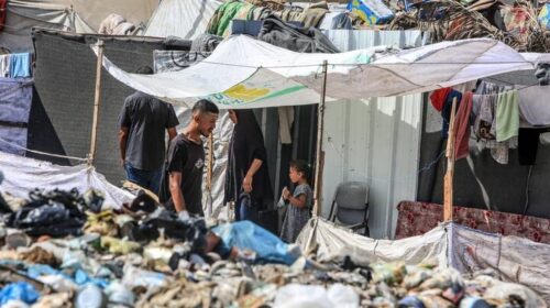 Forcat izraelite sulmojnë zonën me tenda në Rafah, 18 të vrarë