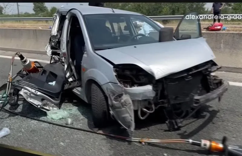 (VIDEO) Një shtetase e Maqedonisë humb jetën, tre të tjerë lëndohen në aksidentin në Greqi