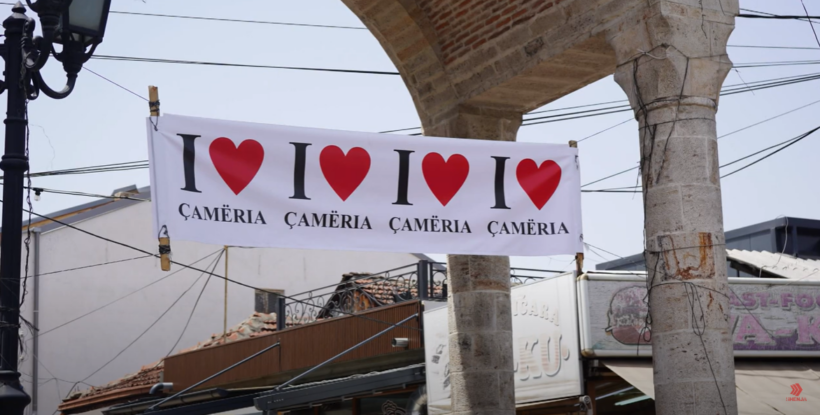 (VIDEO) Nisi “Java Çame, Shkupi zbukurohet me banderola “I love Çamëria”