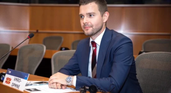 (VIDEO) Ambasadorët njëri pas tjetrit në konsultime te ministri Mucunski