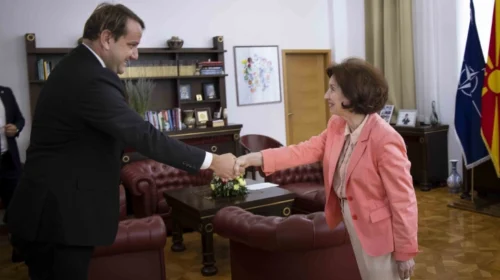 Presidentja Siljanovska Davkova priti ambasadorin e Kosovës, Florian Qehaja