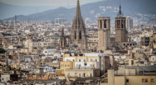 Barcelona do të ndalojë dhënien me qira të apartamenteve për turistët